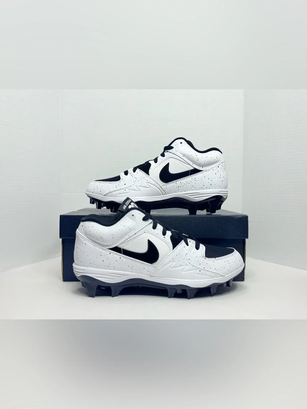 Jordan Men's White & Black Athletic Cleats HQ0210 100